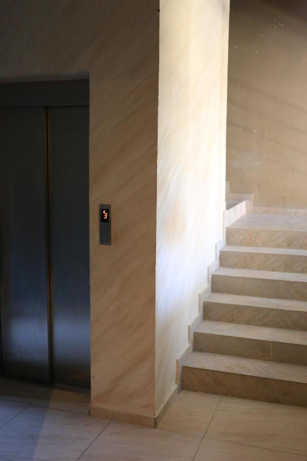 Downtown Apartment Kutaisi Exterior photo